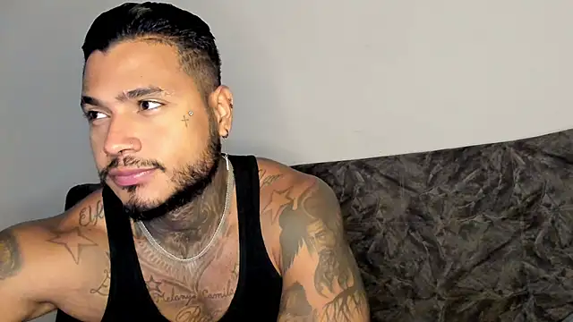 Snapshot of Exotic_tatto27121 chatting on 10.28.25 Exotic tatto27121 online show from 10.28.25