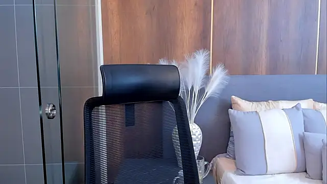 Snapshot of AishaPeyton chatting on 12.17.24 AishaPeyton online show from 12.17.24