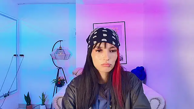 Dafne huges online show from 01.14.25