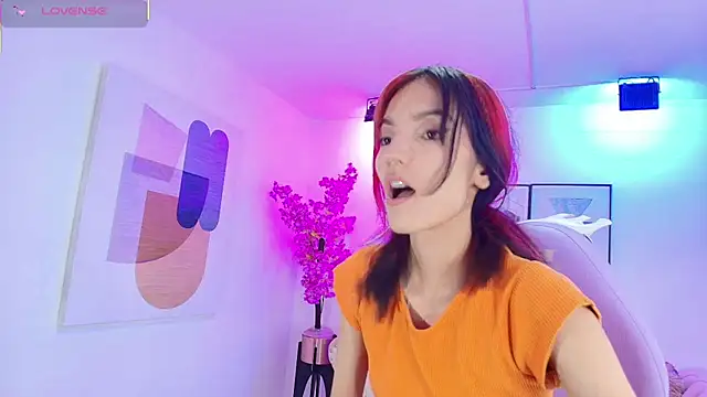 Dafne huges online show from 10.24.25