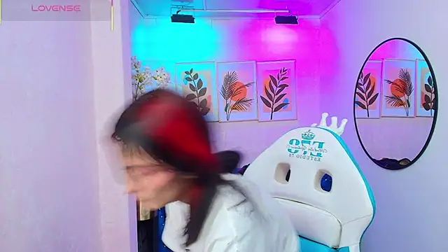 Dafne huges online show from 11.16.25