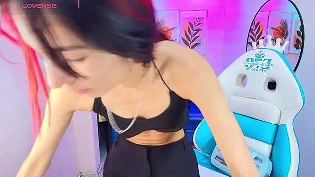 Dafne huges online show from 11.18.25