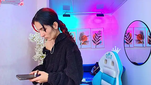 Dafne huges online show from 11.21.25