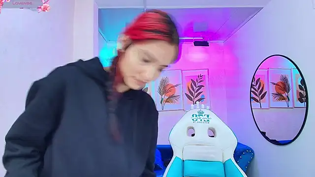 Dafne huges online show from 11.24.25