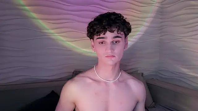 adam 21cm   online show from 02.04.25