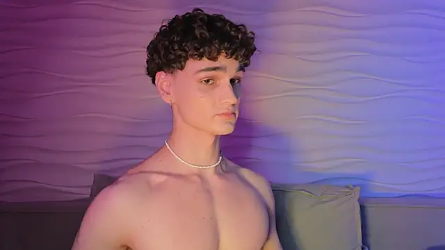 adam 21cm   online show from 10.05.25