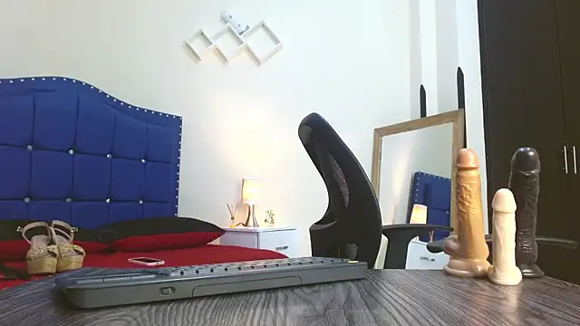 Daniela Saenz  online show from 01.15.25