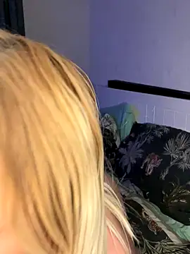 Snapshot of saskiapierce chatting on 09.17.25 saskiapierce online show from 09.17.25