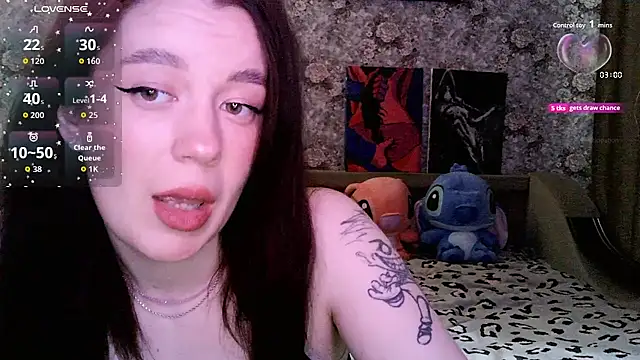 Snapshot of AlexandrinaLii chatting on 10.29.25 AlexandrinaLii online show from 10.29.25