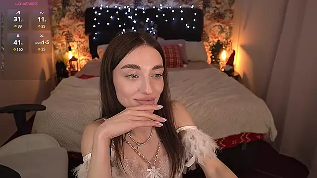 Snapshot of Alice_Arwen chatting on 12.24.24 Alice Arwen online show from 12.24.24