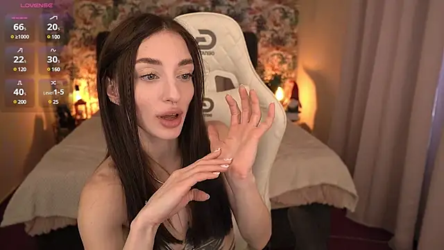 Snapshot of Alice_Arwen chatting on 01.05.25 Alice Arwen online show from 01.05.25