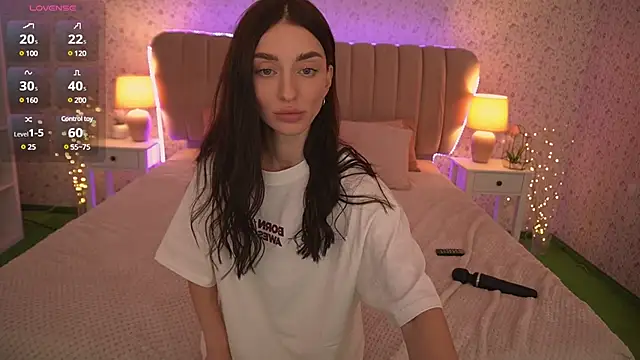 Snapshot of Alice_Arwen chatting on 02.02.25 Alice Arwen online show from 02.02.25