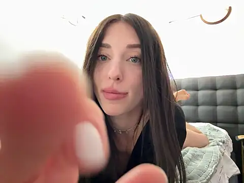 Snapshot of Alice_Arwen chatting on 03.20.25 Alice Arwen online show from 03.20.25