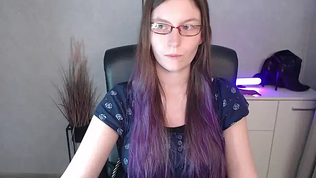 emmaxDelight online show from 11.13.25