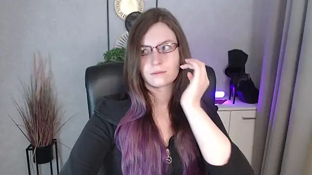 emmaxDelight online show from 11.20.25