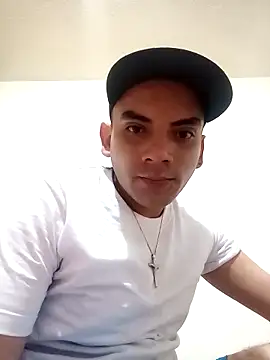 Snapshot of SolotuyYON chatting on 11.25.25 SolotuyYON online show from 11.25.25