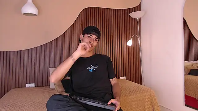 Snapshot of zander_2120 chatting on 02.27.25 zander 2120 online show from 02.27.25