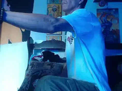 Snapshot of laye19 chatting on 12.17.24 laye19 online show from 12.17.24