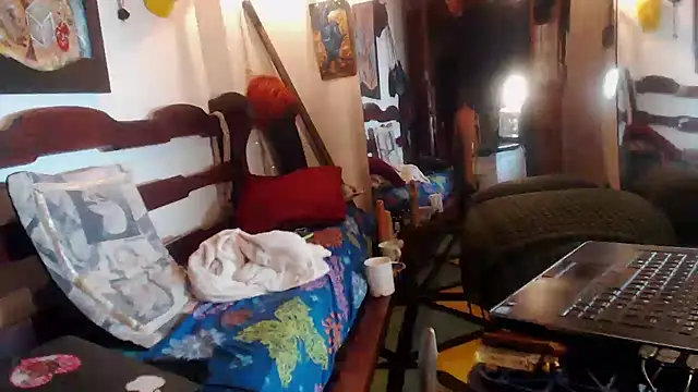 laye19 online show from 12.03.25