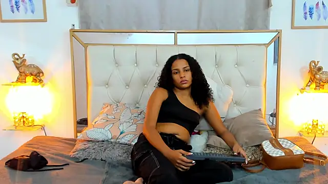 Snapshot of camila_sex_latina chatting on 01.12.25 camila sex latina online show from 01.12.25