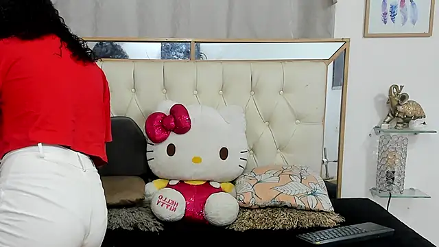 Snapshot of camila_sex_latina chatting on 02.01.25 camila sex latina online show from 02.01.25