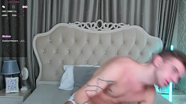 Snapshot of ArthurWhitee chatting on 01.29.25 ArthurWhitee online show from 01.29.25