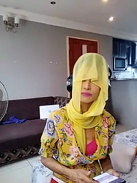 Snapshot of KamaLila chatting on 10.16.25 KamaLila online show from 10.16.25