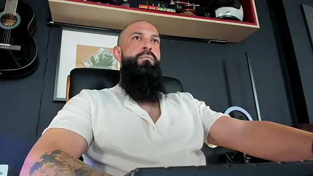Snapshot of axxelrich_ chatting on 02.05.25 axxelrich online show from 02.05.25