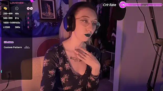 Snapshot of lovelylucyy chatting on 01.01.25 lovelylucyy online show from 01.01.25