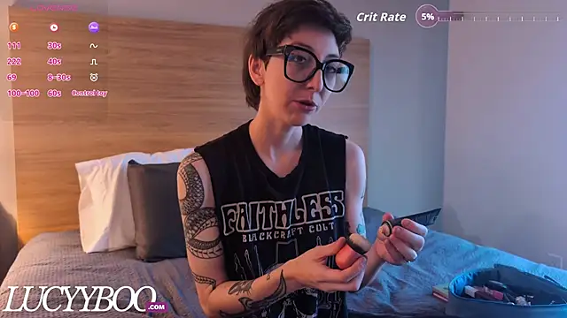 Snapshot of lovelylucyy chatting on 10.15.25 lovelylucyy online show from 10.15.25