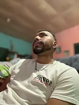 Snapshot of SAUVAGE333 chatting on 01.27.25 SAUVAGE333 online show from 01.27.25