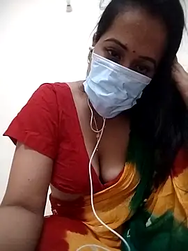 Snapshot of poojashine chatting on 10.26.25 poojashine online show from 10.26.25