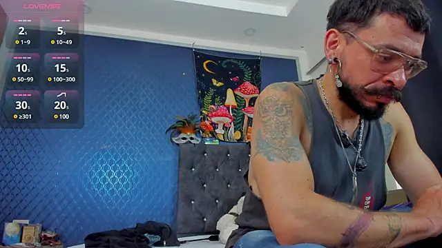 Snapshot of leondevereda chatting on 03.22.25 leondevereda online show from 03.22.25