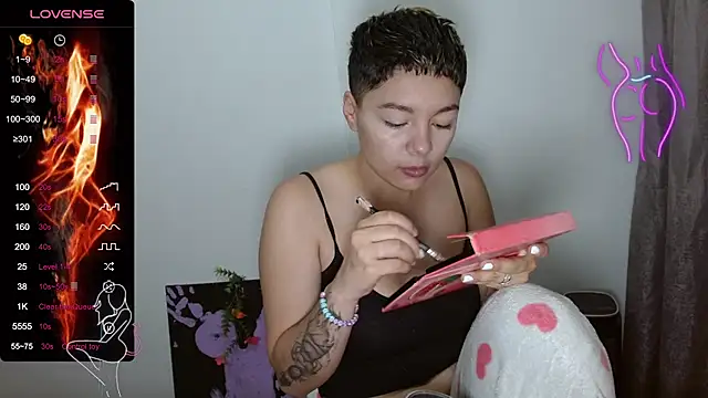 Snapshot of TRIXIE_TANG28 chatting on 02.14.25 TRIXIE TANG28 online show from 02.14.25