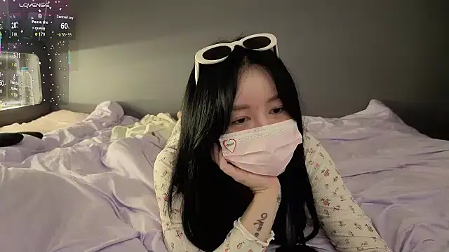 Snapshot of 2hyun chatting on 09.20.25 2hyun online show from 09.20.25
