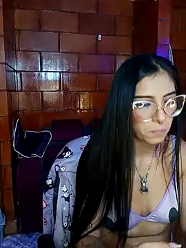 Snapshot of Raven__purple chatting on 02.13.25 Raven  purple online show from 02.13.25