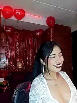 Snapshot of Raven__purple chatting on 02.14.25 Raven  purple online show from 02.14.25