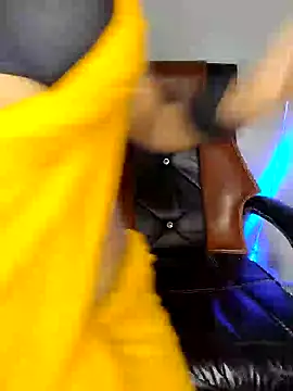 Snapshot of Black-Pearll chatting on 01.30.25 Black-Pearll online show from 01.30.25