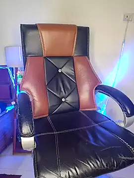 Snapshot of Black-Pearll chatting on 02.04.25 Black-Pearll online show from 02.04.25