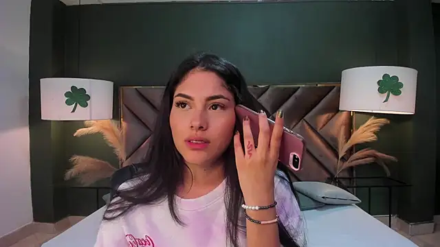 Mia Elowen online show from 03.18.25