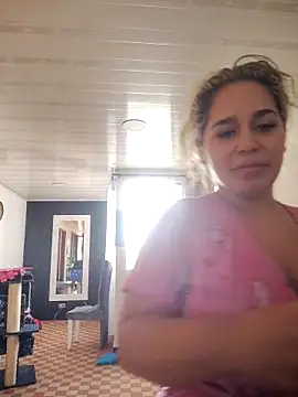 LaurenWelly  online show from 11.07.25