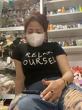 Snapshot of Cesywet chatting on 02.28.25 Cesywet online show from 02.28.25