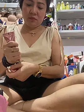 Snapshot of Cesywet chatting on 03.23.25 Cesywet online show from 03.23.25