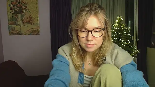 Snapshot of TaylorBre chatting on 12.25.24 TaylorBre online show from 12.25.24