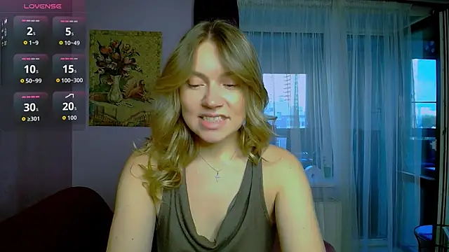 Snapshot of TaylorBre chatting on 10.07.25 TaylorBre online show from 10.07.25