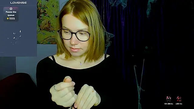 Snapshot of TaylorBre chatting on 11.09.25 TaylorBre online show from 11.09.25