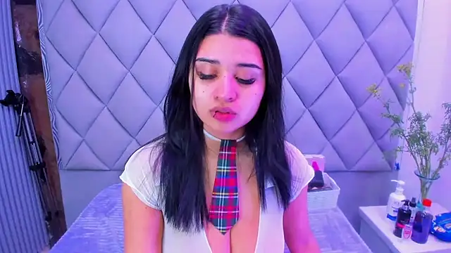 venusowen  online show from 10.16.25