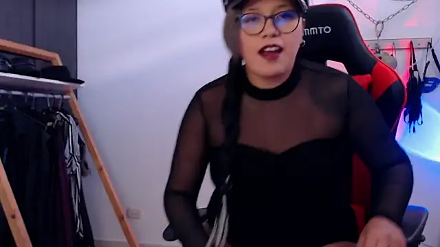 Snapshot of LilithSharon chatting on 10.04.25 LilithSharon online show from 10.04.25