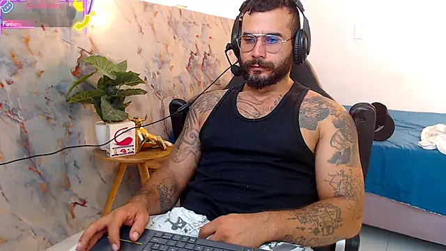 Snapshot of hanz_col chatting on 09.15.25 hanz col online show from 09.15.25