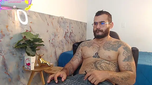 Snapshot of hanz_col chatting on 09.24.25 hanz col online show from 09.24.25